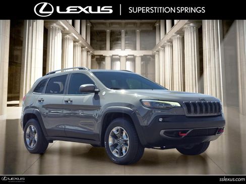 Used 2019 Jeep Cherokee Trailhawk w/ Cold Weather Group AWD/4WD image 1