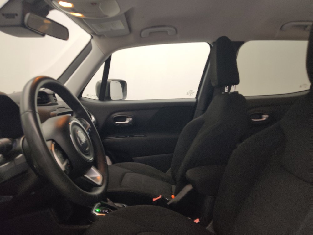 Used 2020 Jeep Renegade Latitude w/ UConnect 8.4 Nav Group FWD image 17