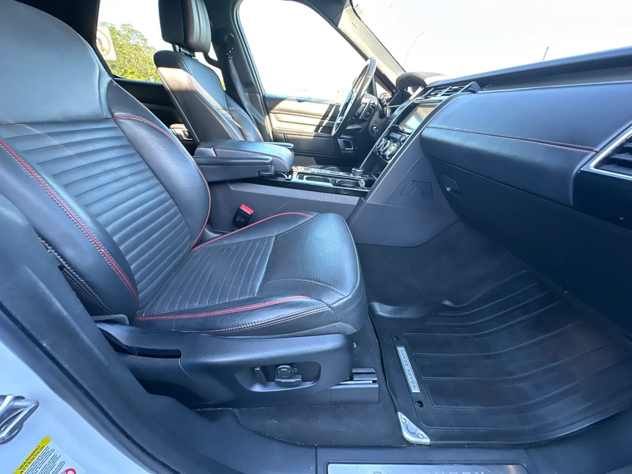 Used 2018 Land Rover Discovery HSE Luxury AWD/4WD image 29