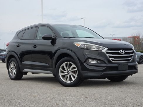 Used 2017 Hyundai Tucson SE image 2