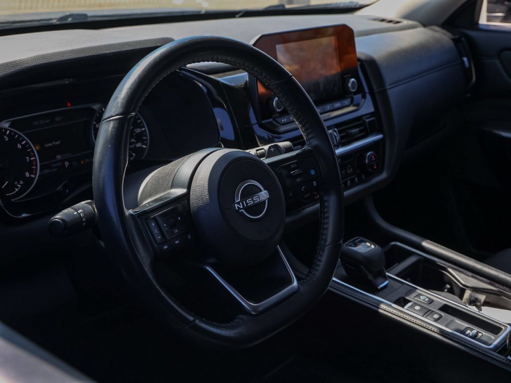 Used 2024 Nissan Pathfinder SV FWD image 15