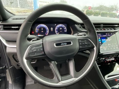 Used 2023 Jeep Grand Cherokee L Laredo image 32