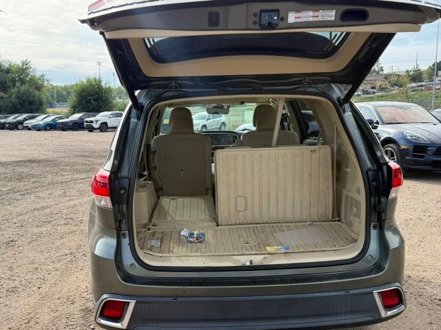 Used 2019 Toyota Highlander Limited Platinum AWD/4WD image 16