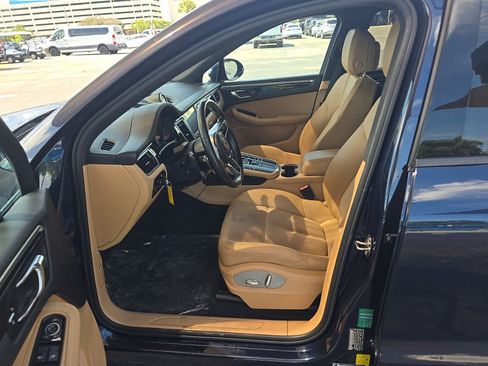 Used 2017 Porsche Macan AWD/4WD image 4
