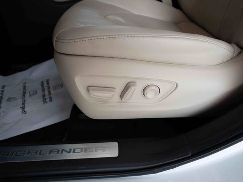 Used 2020 Toyota Highlander Limited AWD/4WD image 12