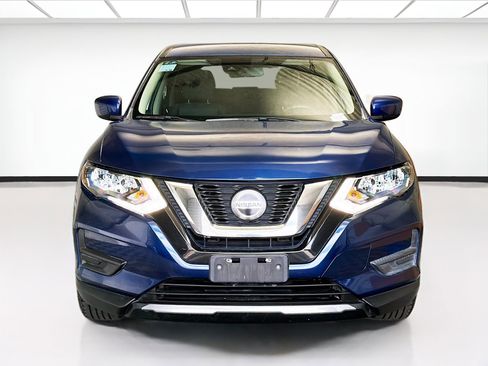 Used 2019 Nissan Rogue S image 2