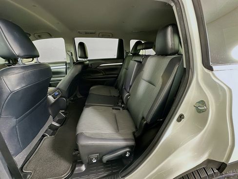 Used 2018 Toyota Highlander Plus image 23