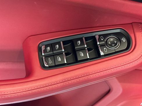 Certified 2025 Porsche Macan S AWD/4WD image 13