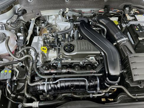 Used 2025 Volkswagen Taos S image 31