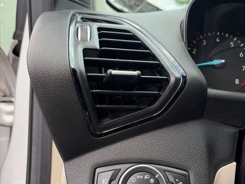 Used 2019 Ford Escape Titanium AWD/4WD image 18