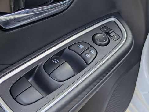 New 2025 Nissan Versa SR w/ Trunk Package image 12