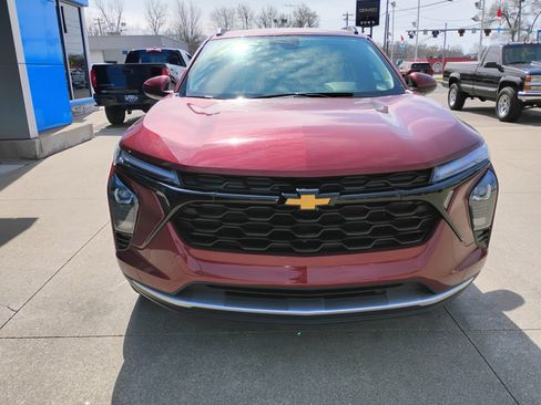 Used 2025 Chevrolet Trax LT w/ LT Convenience Package image 28