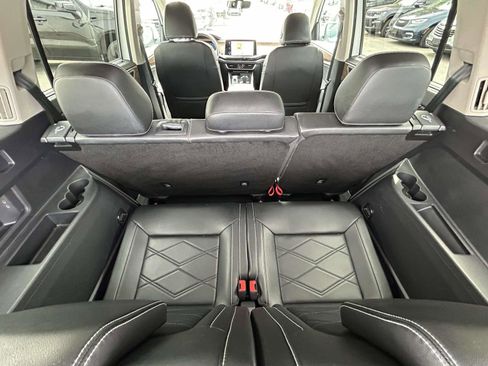 Used 2024 Volkswagen Atlas SE FWD image 16