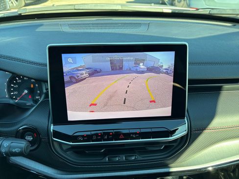 Used 2025 Jeep Compass Trailhawk image 17