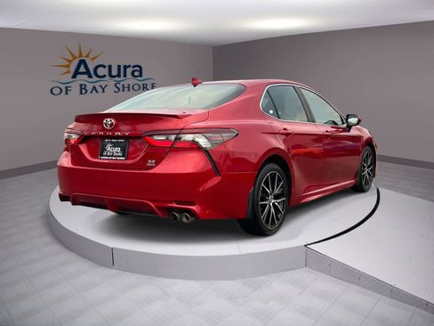 Used 2021 Toyota Camry SE image 3