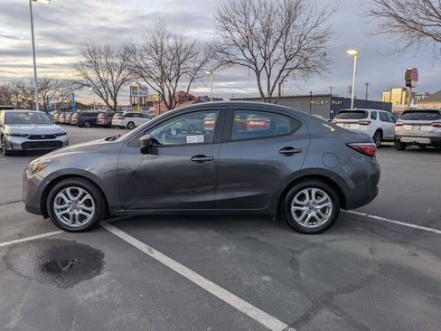 Used 2018 Toyota Yaris iA image 9