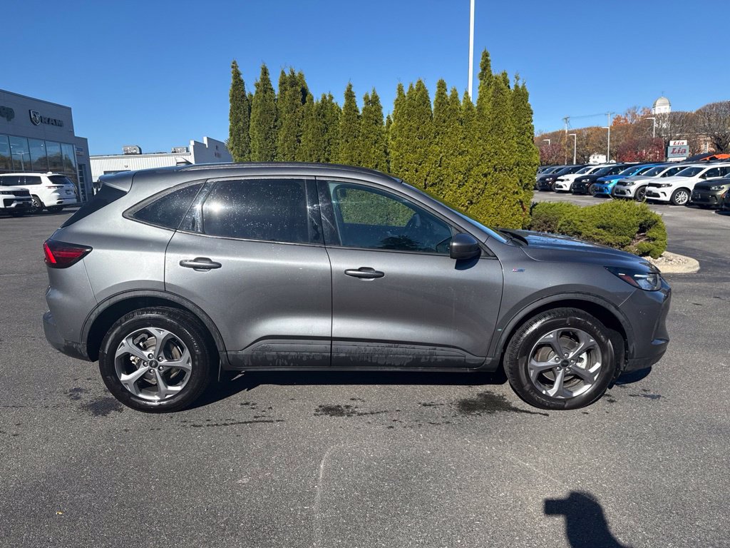 Used 2025 Ford Escape ST-Line Select AWD/4WD image 2