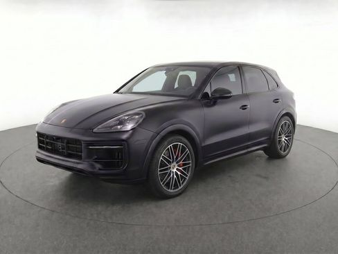Used 2025 Porsche Cayenne GTS AWD/4WD image 1