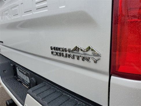 Used 2020 Chevrolet Silverado 1500 High Country w/ Technology Package image 42