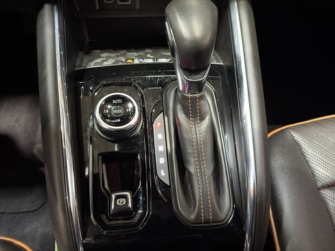 Used 2023 GMC Canyon AT4 image 32