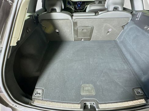 Used 2025 Volvo XC60 B5 Plus image 28
