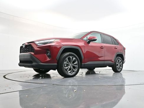 Used 2023 Toyota RAV4 XLE Premium image 28