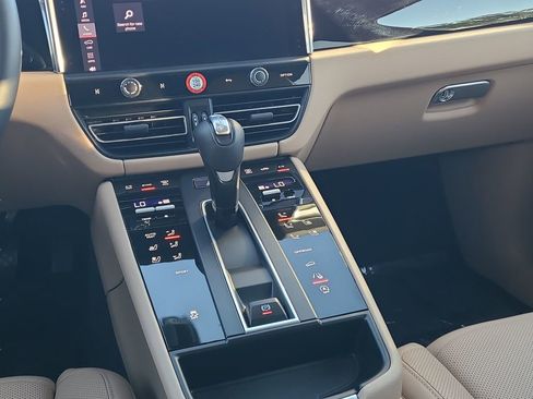 Used 2025 Porsche Macan Base image 18