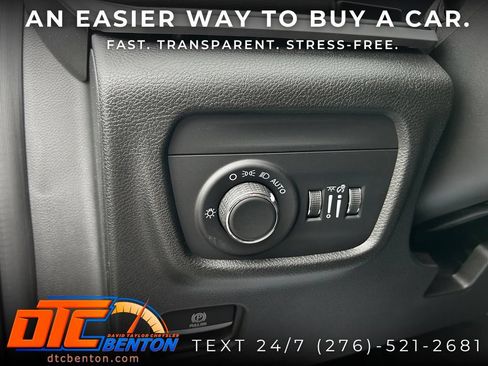 Used 2025 Jeep Grand Cherokee Altitude AWD/4WD image 12