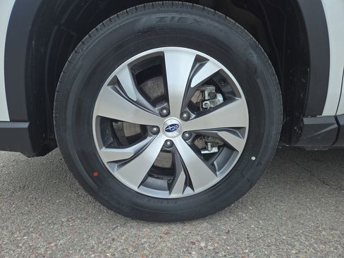 Used 2025 Subaru Ascent Premium w/ Premium Package image 10