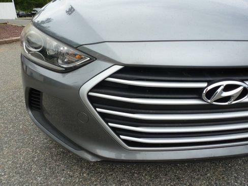 Used 2018 Hyundai Elantra SE FWD image 4
