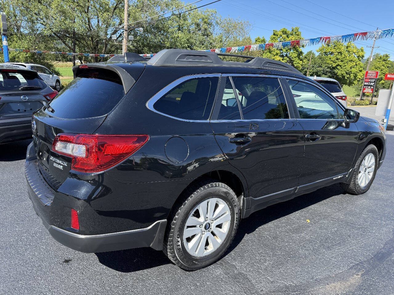 Used 2017 Subaru Outback 2.5i Premium AWD/4WD image 6