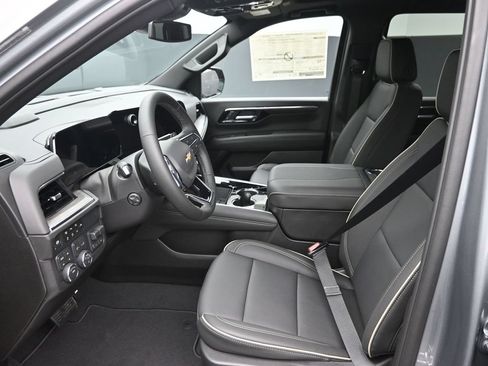 New 2026 Chevrolet Suburban Premier w/ Sun And Tow Package AWD/4WD image 17