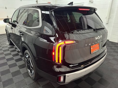 Used 2024 Kia Telluride EX w/ EX Captain's Chair Package AWD/4WD image 8