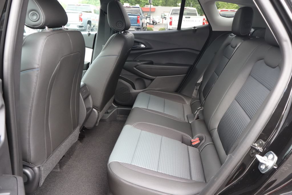 New 2026 Chevrolet Trax LT w/ LT Convenience Package FWD image 18