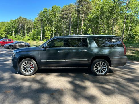 Used 2019 Cadillac Escalade ESV Platinum AWD/4WD image 15