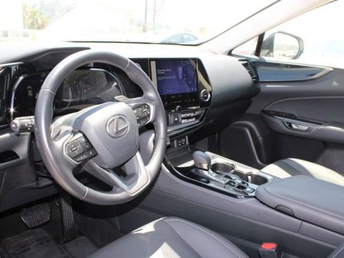 Certified 2025 Lexus NX 250 FWD image 12