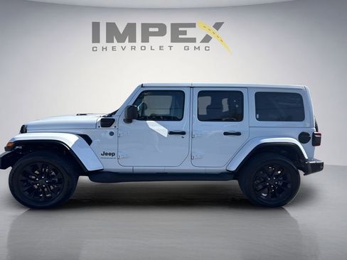 Used 2025 Jeep Wrangler Unlimited Sahara AWD/4WD image 2
