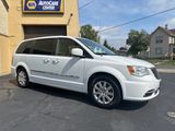 Used 2016 Chrysler Town & Country Touring image 5