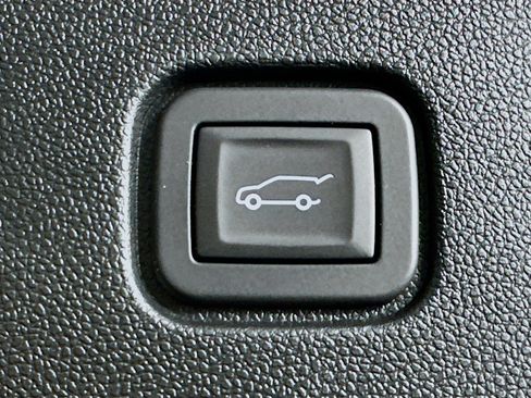 Used 2025 Chevrolet Blazer EV LT AWD/4WD image 30