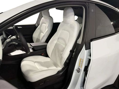 Used 2022 Tesla Model Y Performance image 17