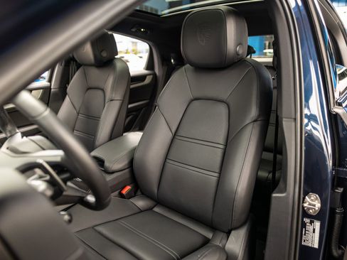 Certified 2025 Porsche Cayenne Coupe AWD/4WD image 5