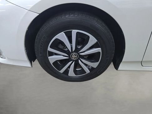 Used 2019 Toyota Prius Prime Premium image 14