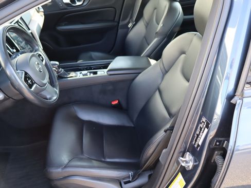 Used 2020 Volvo S60 T6 Momentum image 16