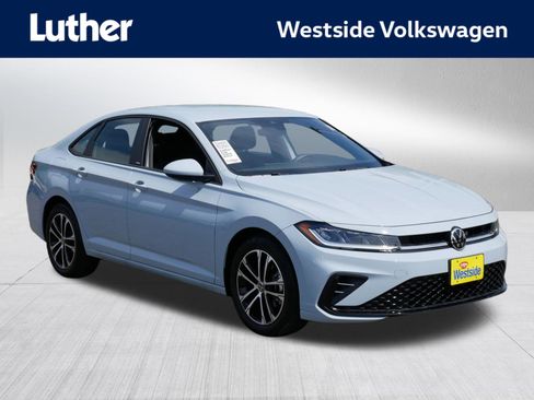 Certified 2026 Volkswagen Jetta SE FWD image 1