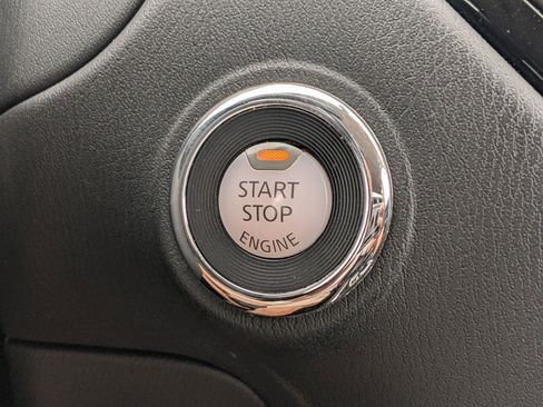 Used 2019 Nissan Pathfinder SV image 26