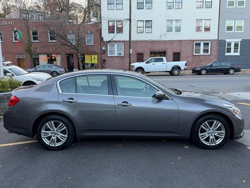 Used 2013 INFINITI G37 x w/ Premium Pkg image 3
