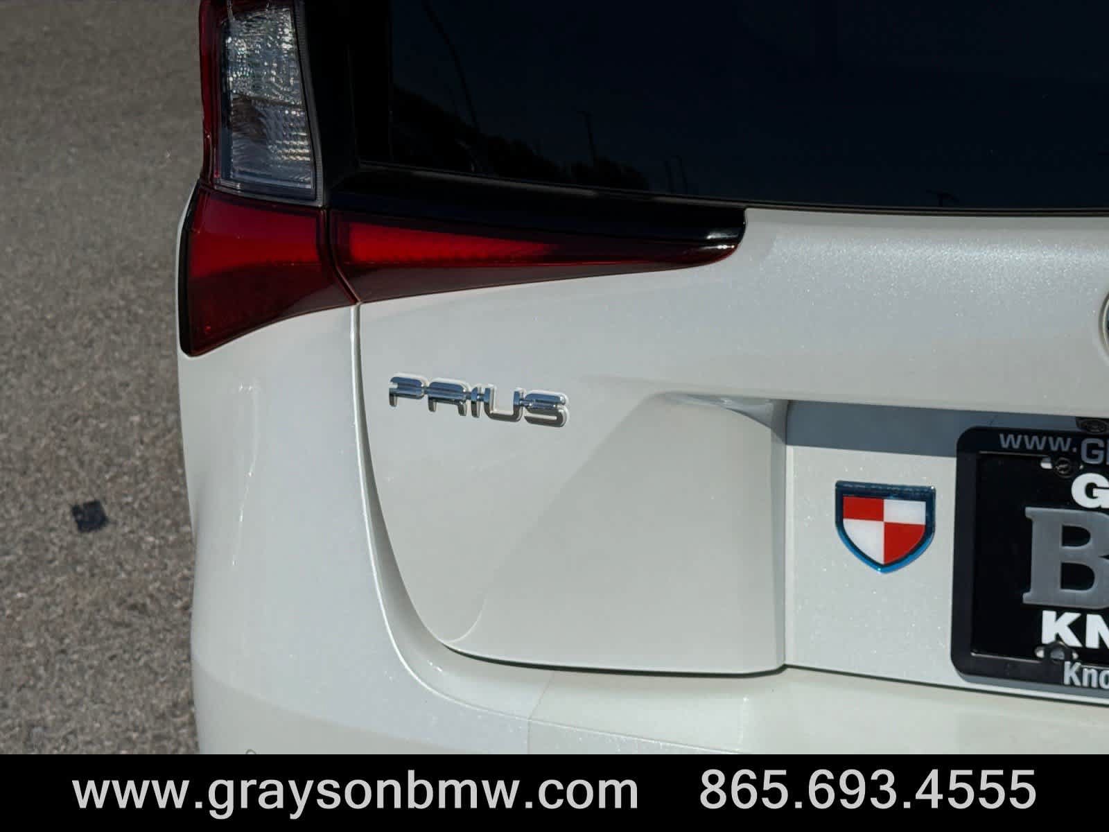 Used 2022 Toyota Prius Limited w/ Premium Convenience Package FWD image 11