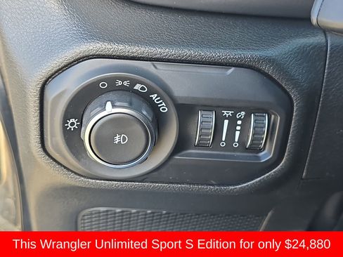 Used 2022 Jeep Wrangler Unlimited Sport image 32
