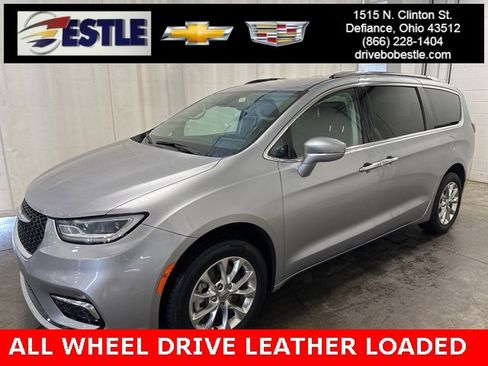 Used 2021 Chrysler Pacifica Touring-L image 1