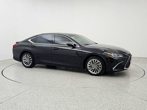 Used 2025 Lexus ES 300h w/ Accessory Package (Z2) image 3